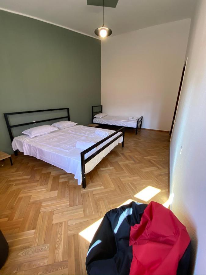 Red Door Appartement Tbilisi Buitenkant foto