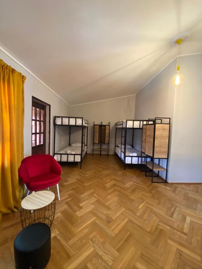 Red Door Appartement Tbilisi Buitenkant foto
