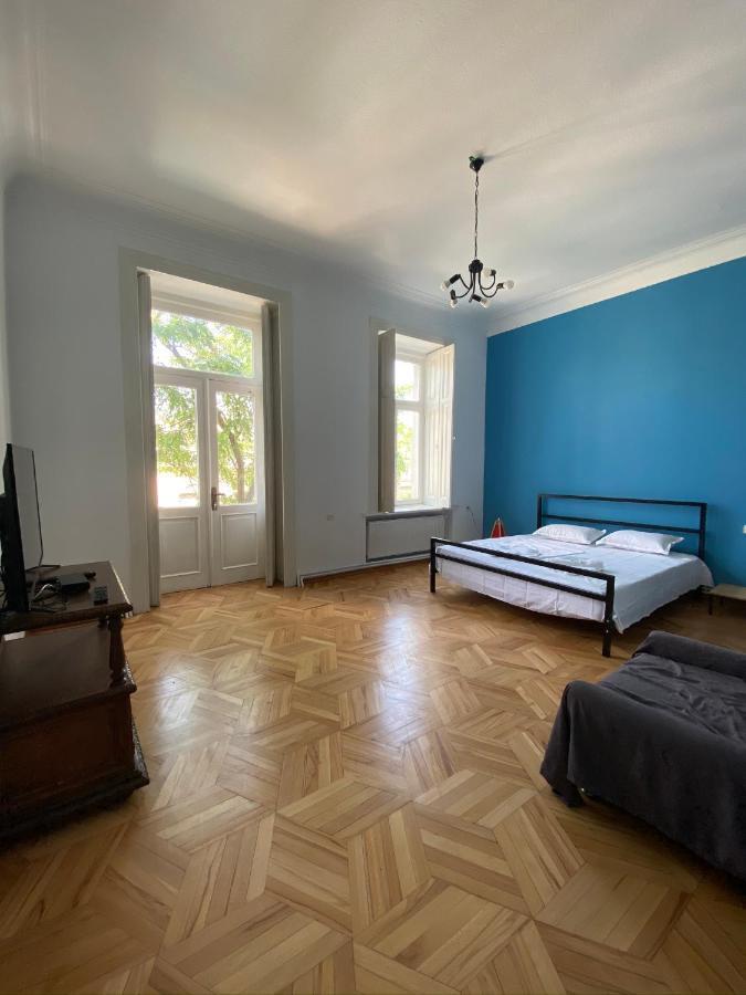 Red Door Appartement Tbilisi Buitenkant foto