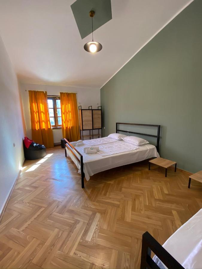 Red Door Appartement Tbilisi Buitenkant foto