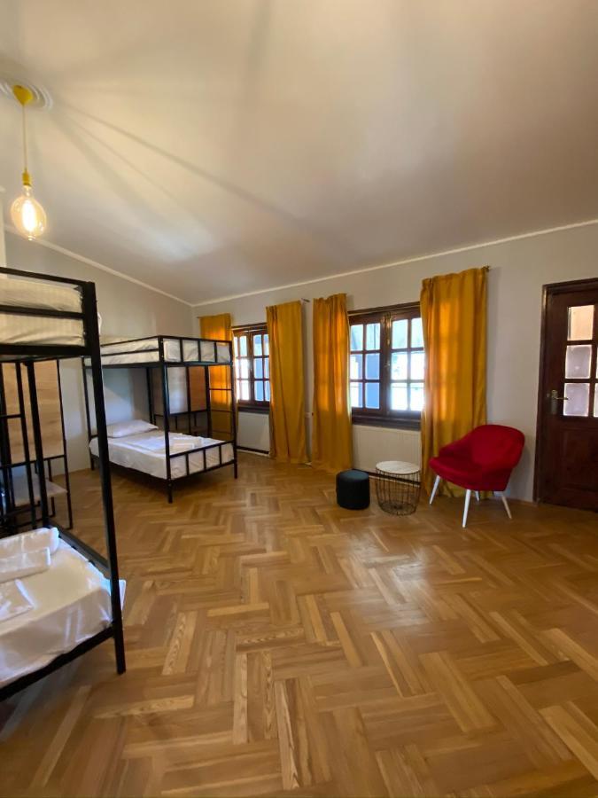 Red Door Appartement Tbilisi Buitenkant foto