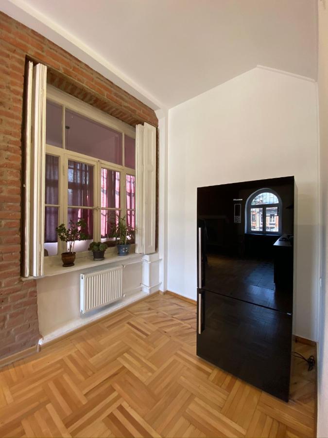 Red Door Appartement Tbilisi Buitenkant foto