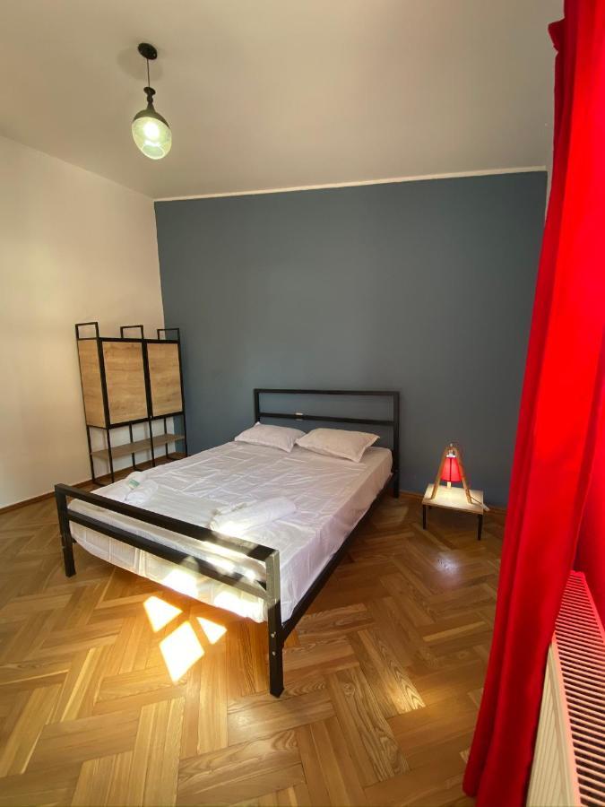 Red Door Appartement Tbilisi Buitenkant foto