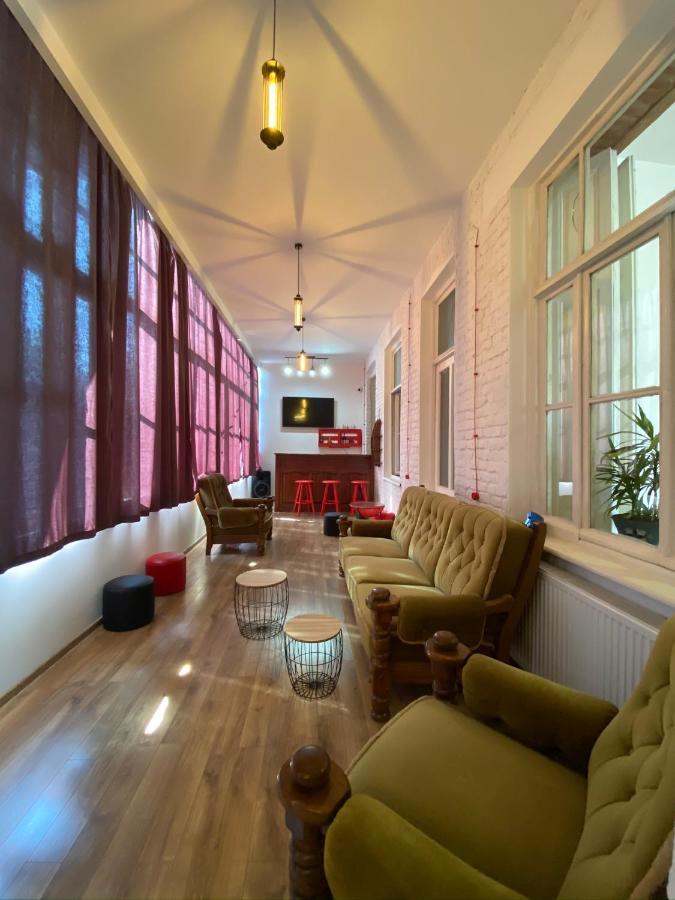 Red Door Appartement Tbilisi Buitenkant foto