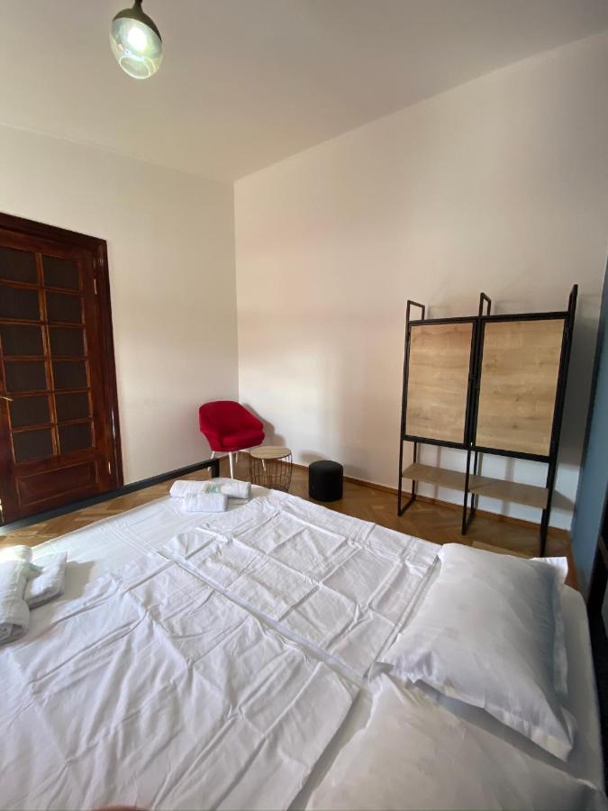 Red Door Appartement Tbilisi Buitenkant foto