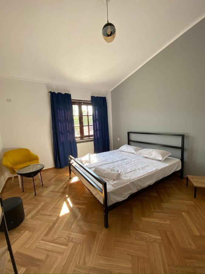 Red Door Appartement Tbilisi Buitenkant foto