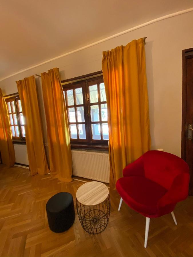 Red Door Appartement Tbilisi Buitenkant foto