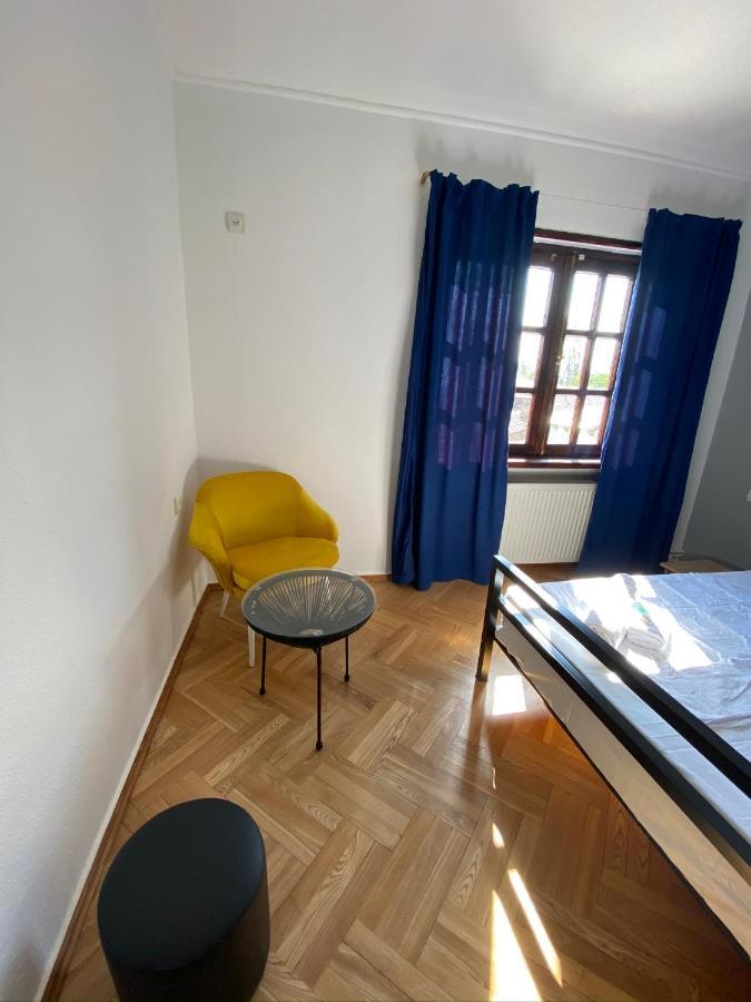 Red Door Appartement Tbilisi Buitenkant foto