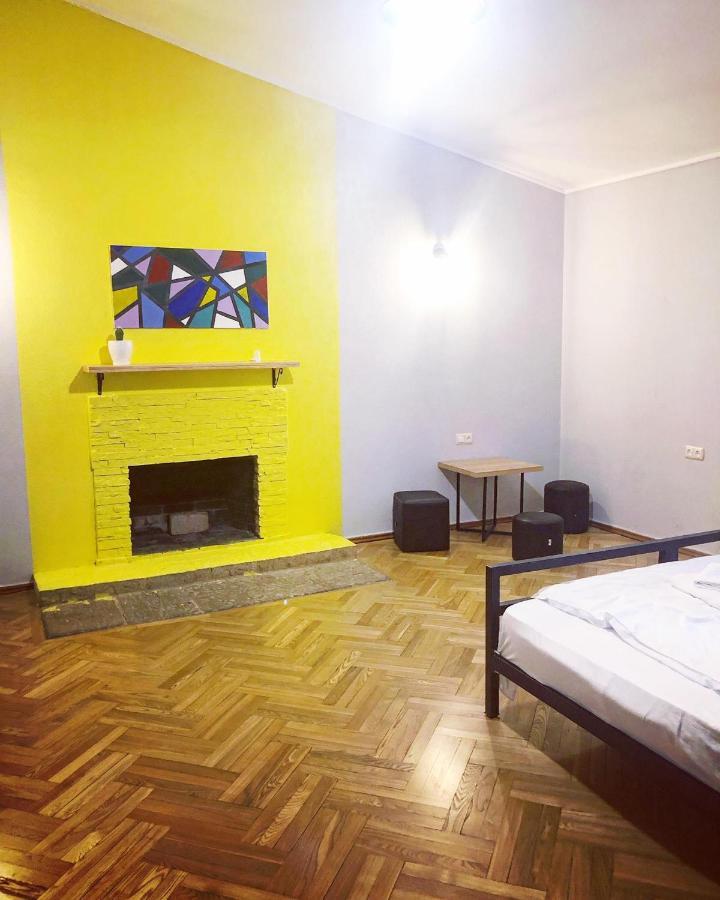 Red Door Appartement Tbilisi Buitenkant foto