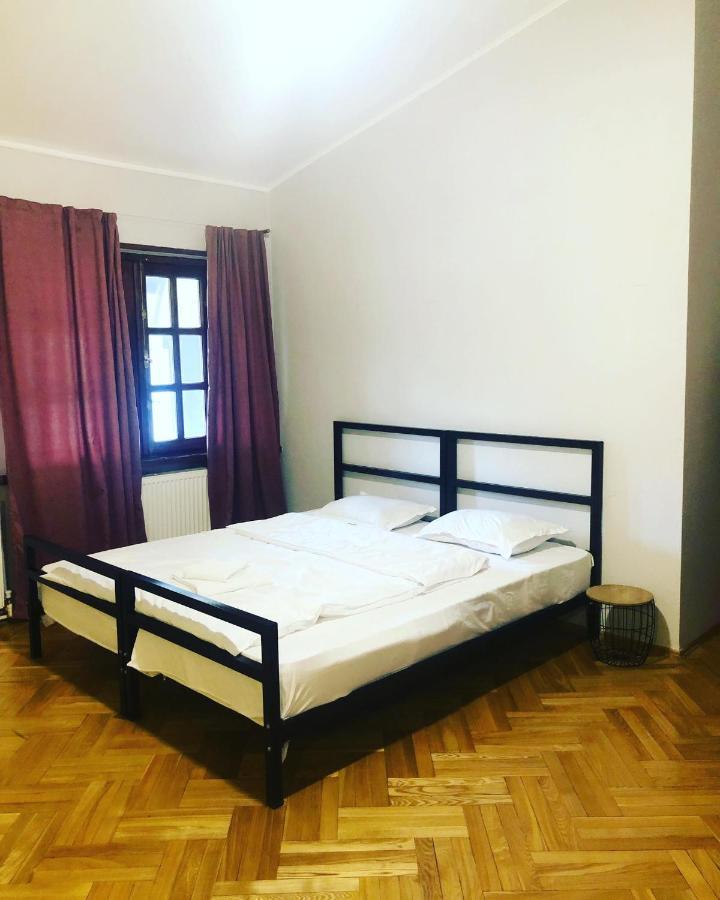 Red Door Appartement Tbilisi Buitenkant foto