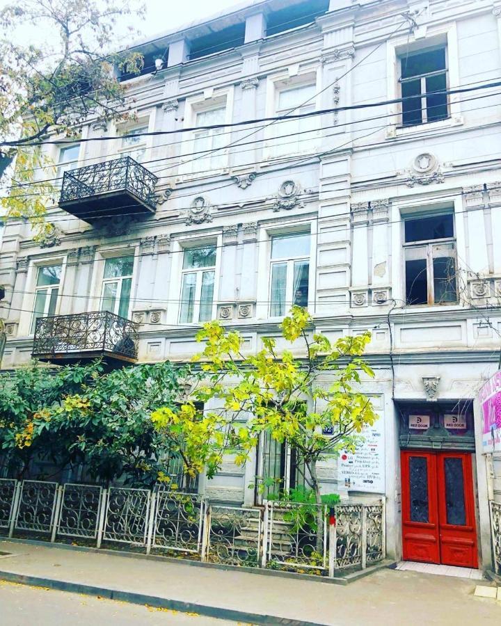 Red Door Appartement Tbilisi Buitenkant foto
